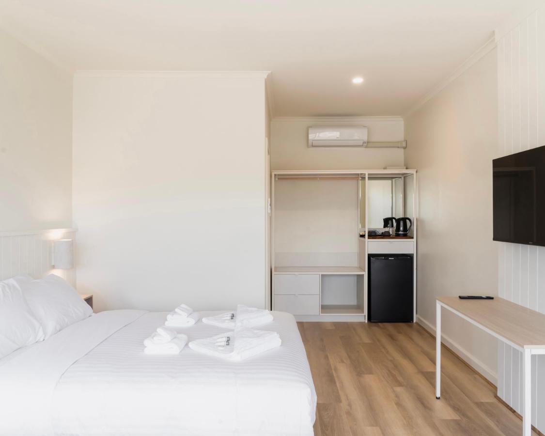 Port Broughton Hotel Bagian luar foto