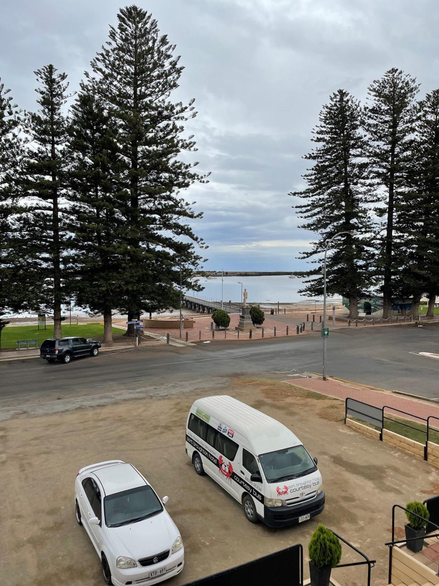 Port Broughton Hotel Bagian luar foto